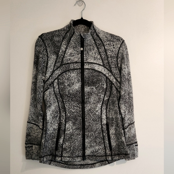 Lululemon Define Jacket: Luminesce Splatter (White/Black) Size 10 - Picture 4 of 14
